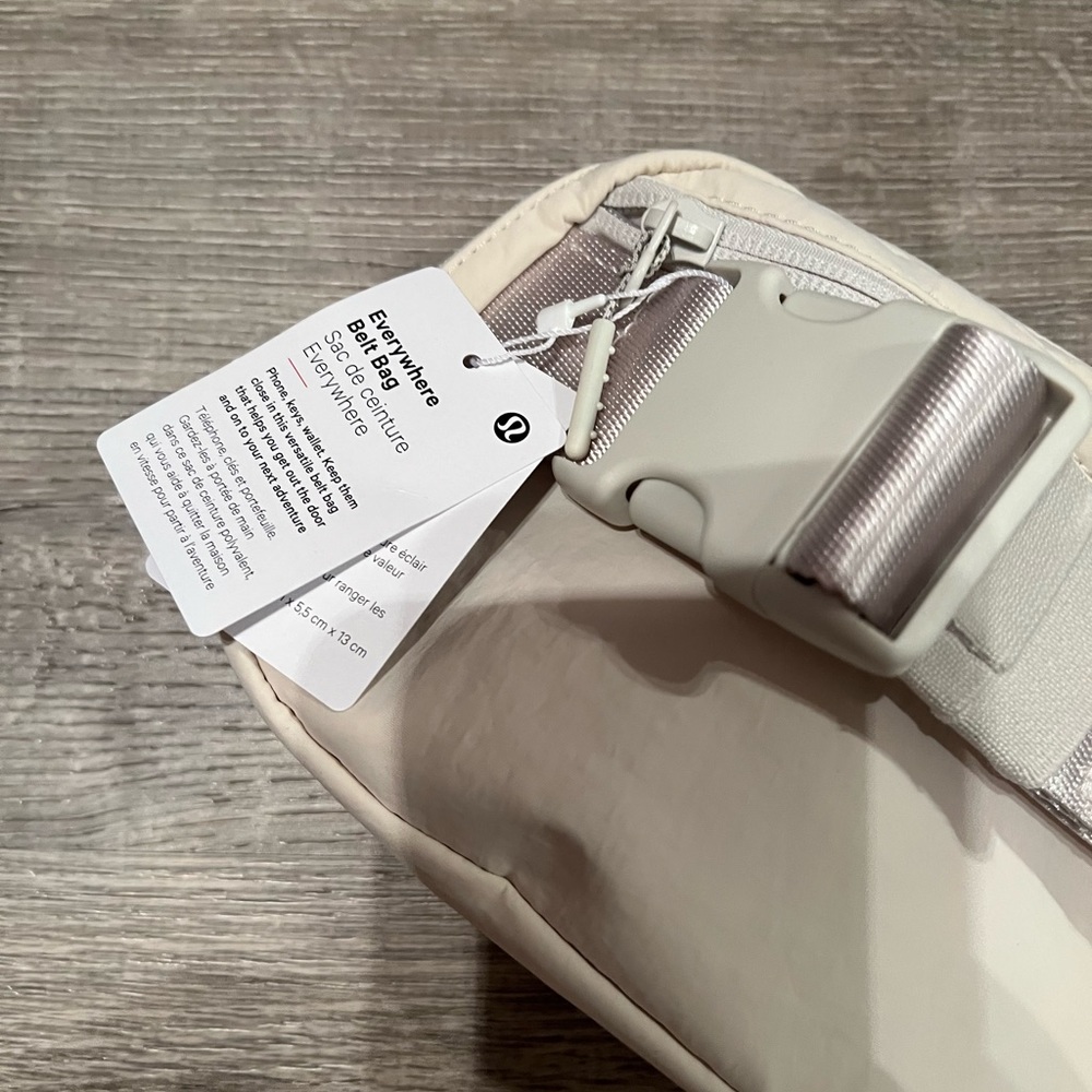 *Last1*NWT Lululemon Everywhere Belt Bag - White - Picture 7 of 13